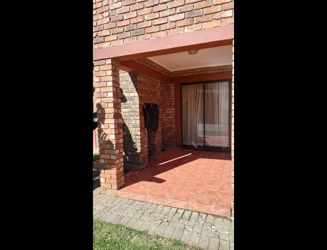 2 BEDROOM TOWNHOUSE FOR SALE IN EDLEEN